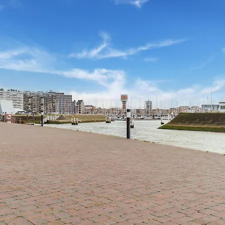 Chic With Sea Access, Cleaning Included Apartamento